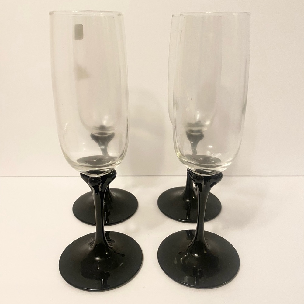 •Vintage• Arcopal France Veronese Claw Stemmed Champagne Flutes